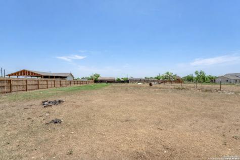 401 Ala Blanca Drive Lytle TX 78052