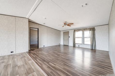 401 Ala Blanca Drive Lytle TX 78052