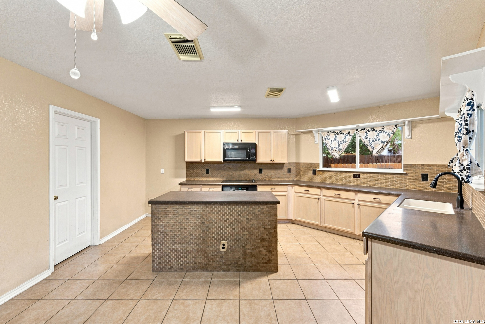 7505 Forest Live Oak TX 78233