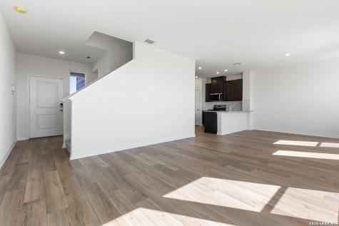 10030 Jagger Avenue Converse TX 78109