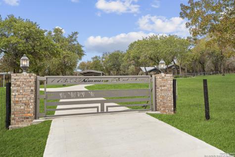1135 Hummingbird Lane Adkins TX 78101
