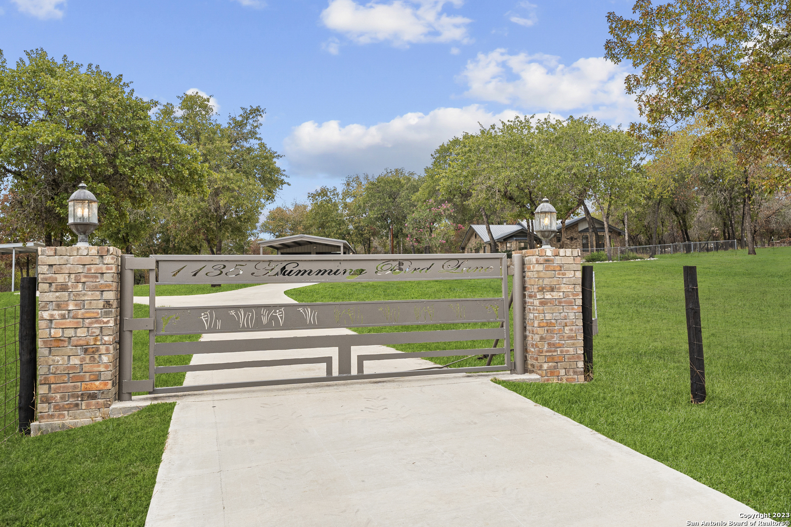 1135 Hummingbird Lane Adkins TX 78101