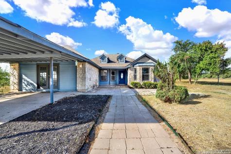 295 Broken Arrow Floresville TX 78114