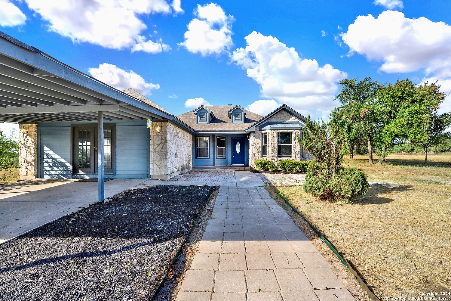 295 Broken Arrow Floresville TX 78114