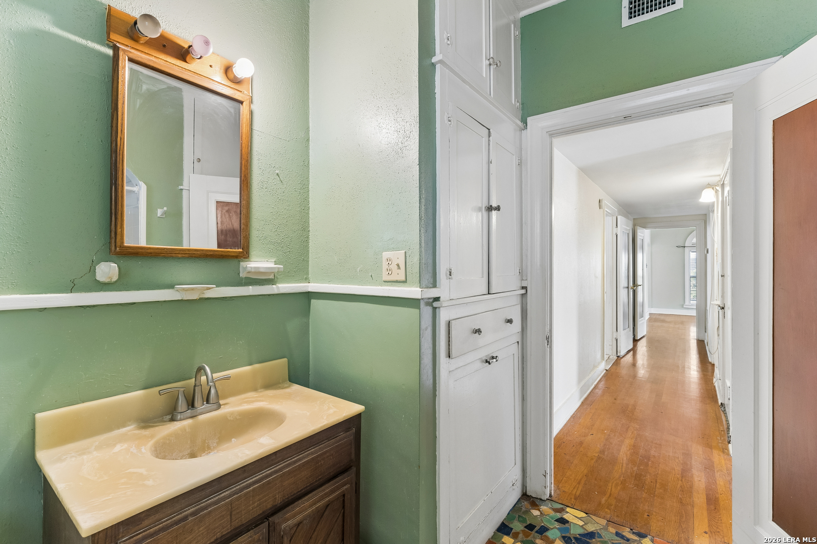 2018 W Gramercy Place San Antonio TX 78201