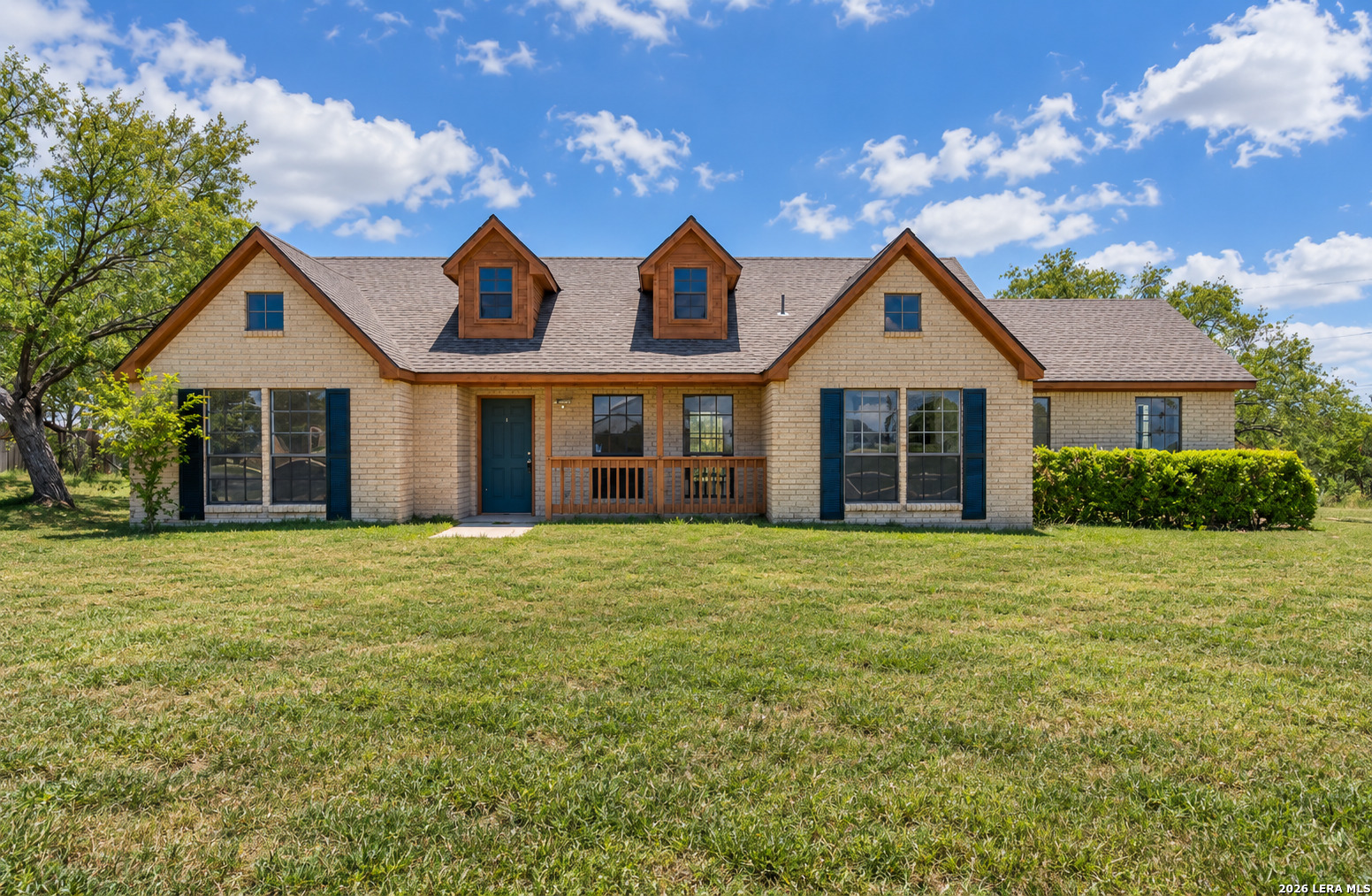 475 Fm 2200 W Devine TX 78016