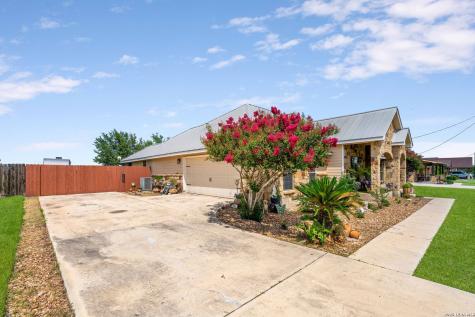 630 N Dickson Street Poth TX 78147