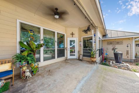 630 N Dickson Street Poth TX 78147