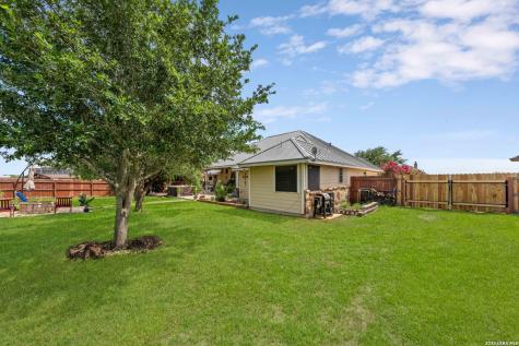630 N Dickson Street Poth TX 78147