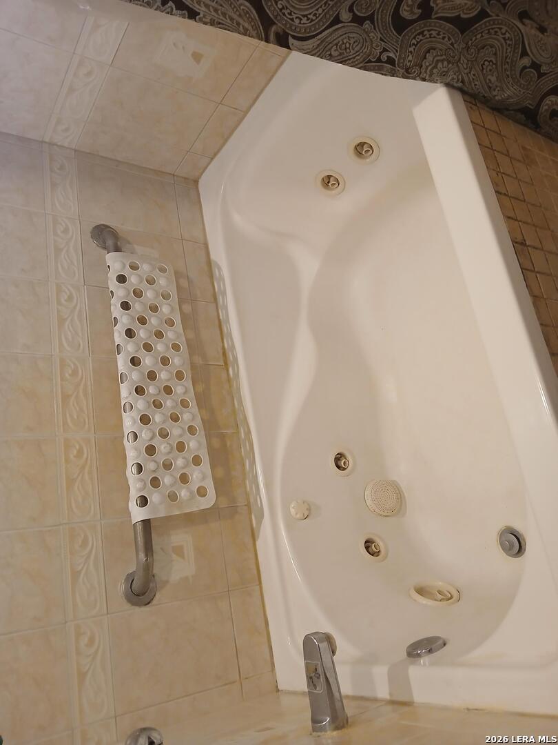 11239 Blue Waters Helotes TX 78023