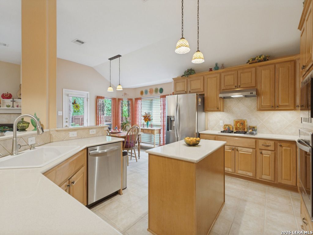 23706 Legend Glen San Antonio TX 78260