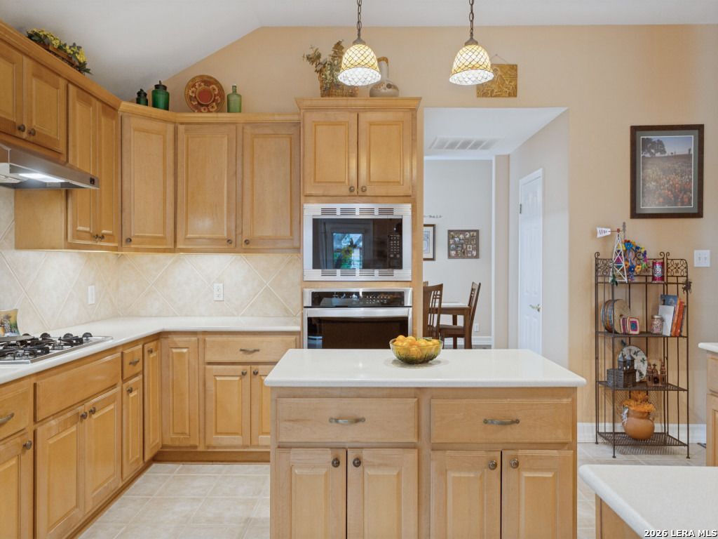 23706 Legend Glen San Antonio TX 78260