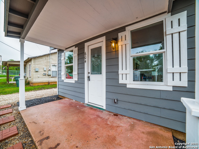604 Davila Street Seguin TX 78155