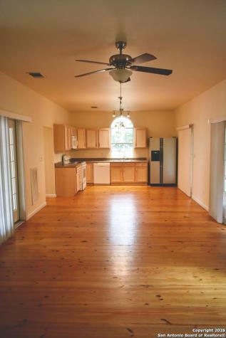 602B 10th Bandera TX 78003
