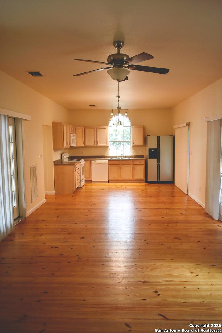 602B 10th Bandera TX 78003