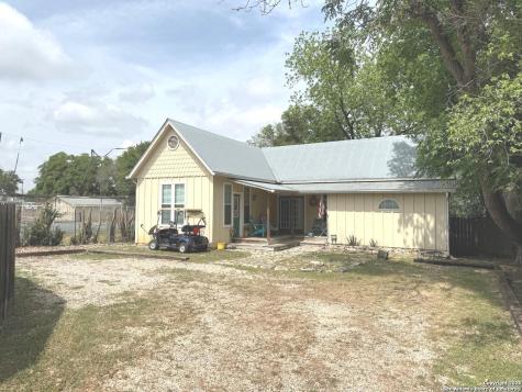 602B 10th Bandera TX 78003
