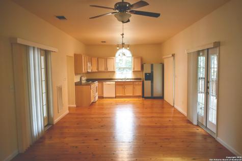 602B 10th Bandera TX 78003