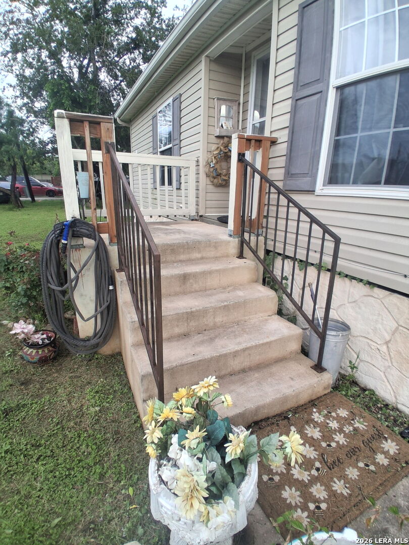 1025 County Road 3821 San Antonio TX 78253