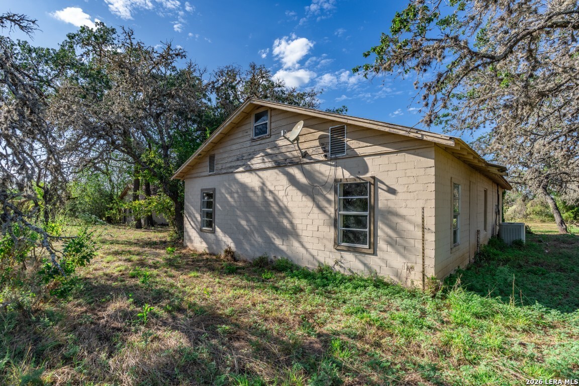 8331 County Road 311 Utopia TX 78884