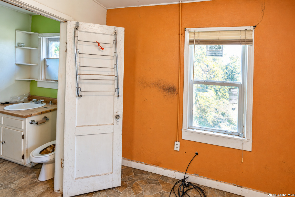 8331 County Road 311 Utopia TX 78884