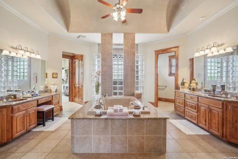 2121 Landmark Lane Kerrville TX 78028