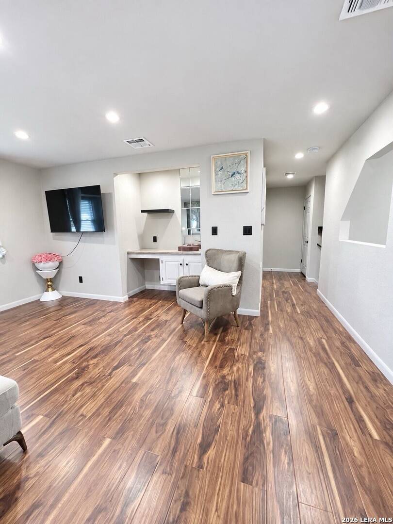 9142 Windgarden Windcrest TX 78239