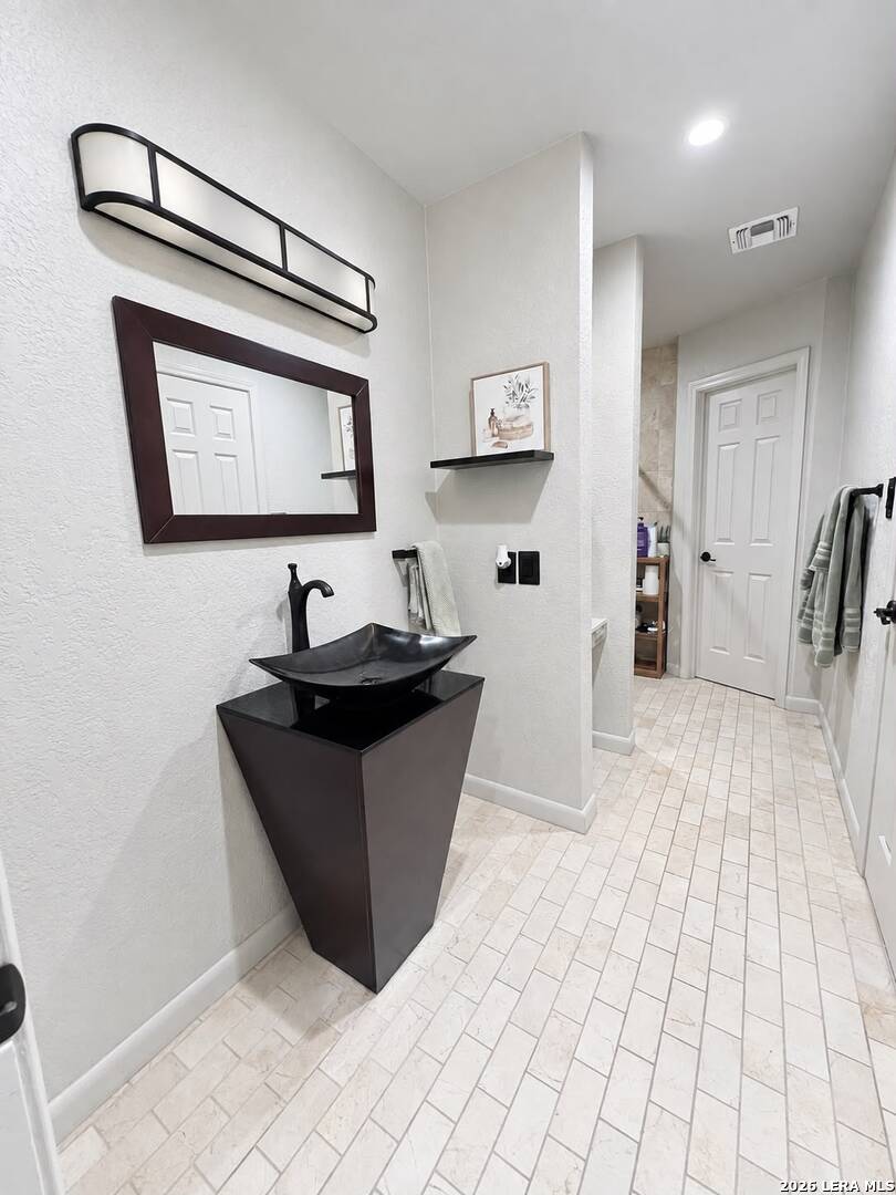9142 Windgarden Windcrest TX 78239
