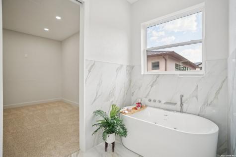 7310 Cresta Bulivar San Antonio TX 78256