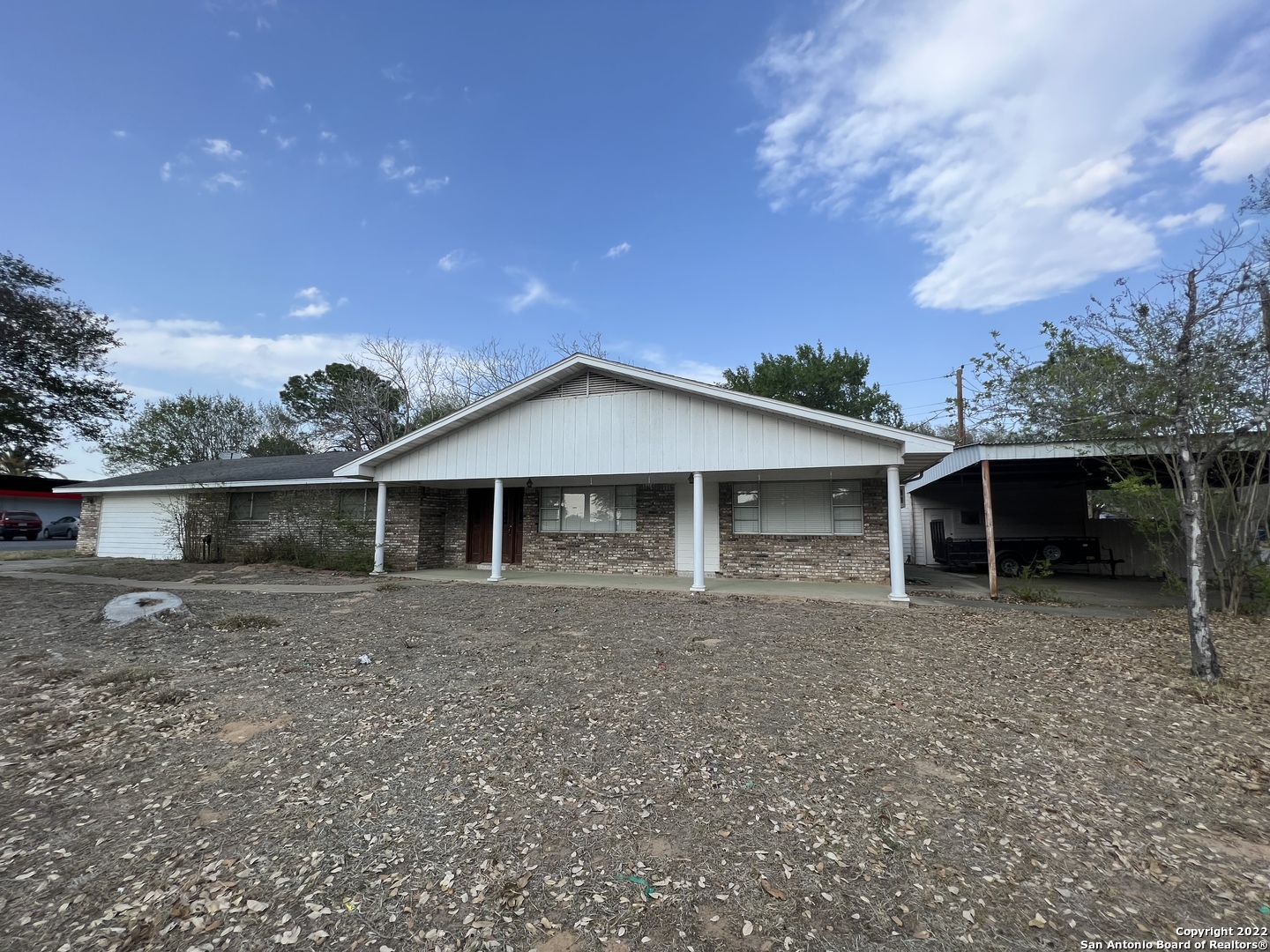 1206 N Bryant Street Pleasanton TX 78064