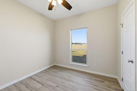 1734 Crooked Creek Pleasanton TX 78064
