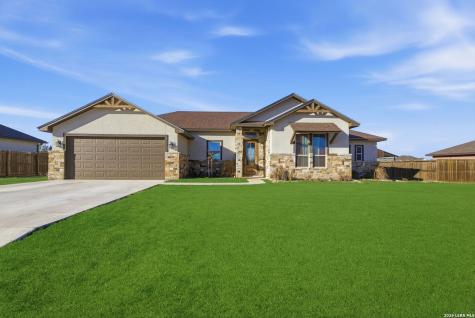 1734 Crooked Creek Pleasanton TX 78064