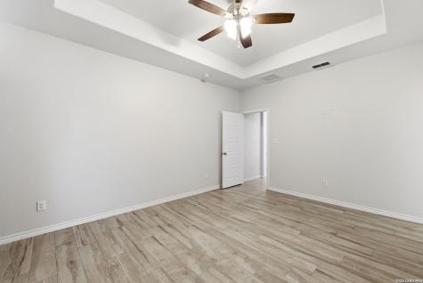 1734 Crooked Creek Pleasanton TX 78064
