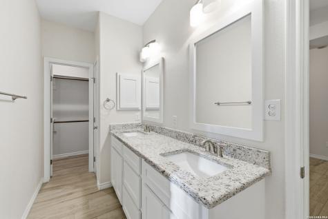 1734 Crooked Creek Pleasanton TX 78064