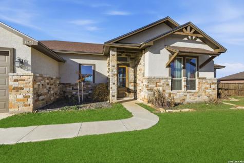 1734 Crooked Creek Pleasanton TX 78064