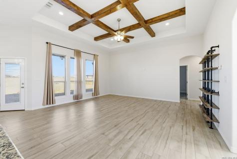 1734 Crooked Creek Pleasanton TX 78064