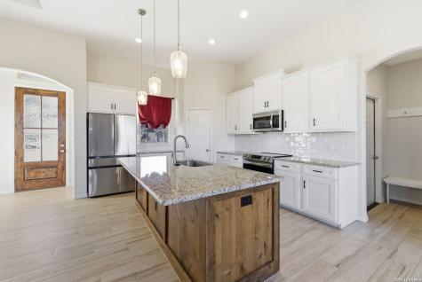 1734 Crooked Creek Pleasanton TX 78064