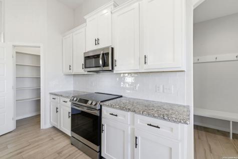 1734 Crooked Creek Pleasanton TX 78064