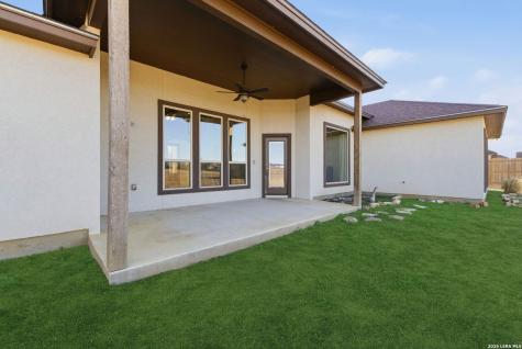 1734 Crooked Creek Pleasanton TX 78064