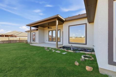 1734 Crooked Creek Pleasanton TX 78064