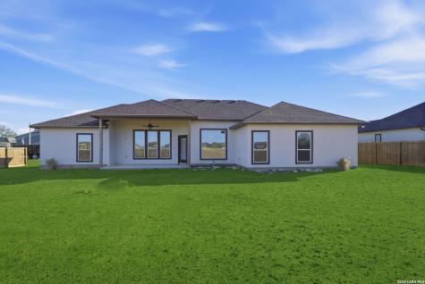 1734 Crooked Creek Pleasanton TX 78064