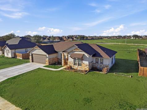 1734 Crooked Creek Pleasanton TX 78064
