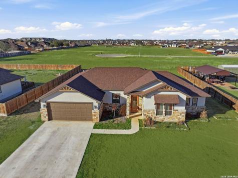 1734 Crooked Creek Pleasanton TX 78064
