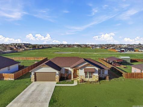 1734 Crooked Creek Pleasanton TX 78064