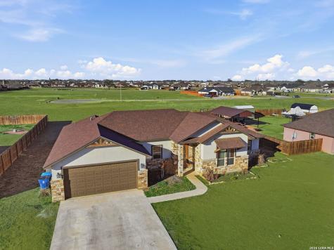 1734 Crooked Creek Pleasanton TX 78064