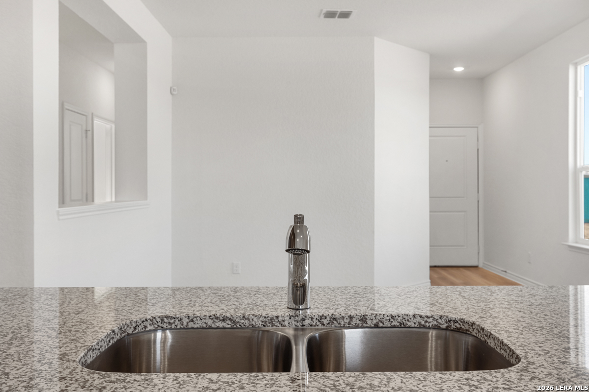 10037 Jagger Avenue Converse TX 78109