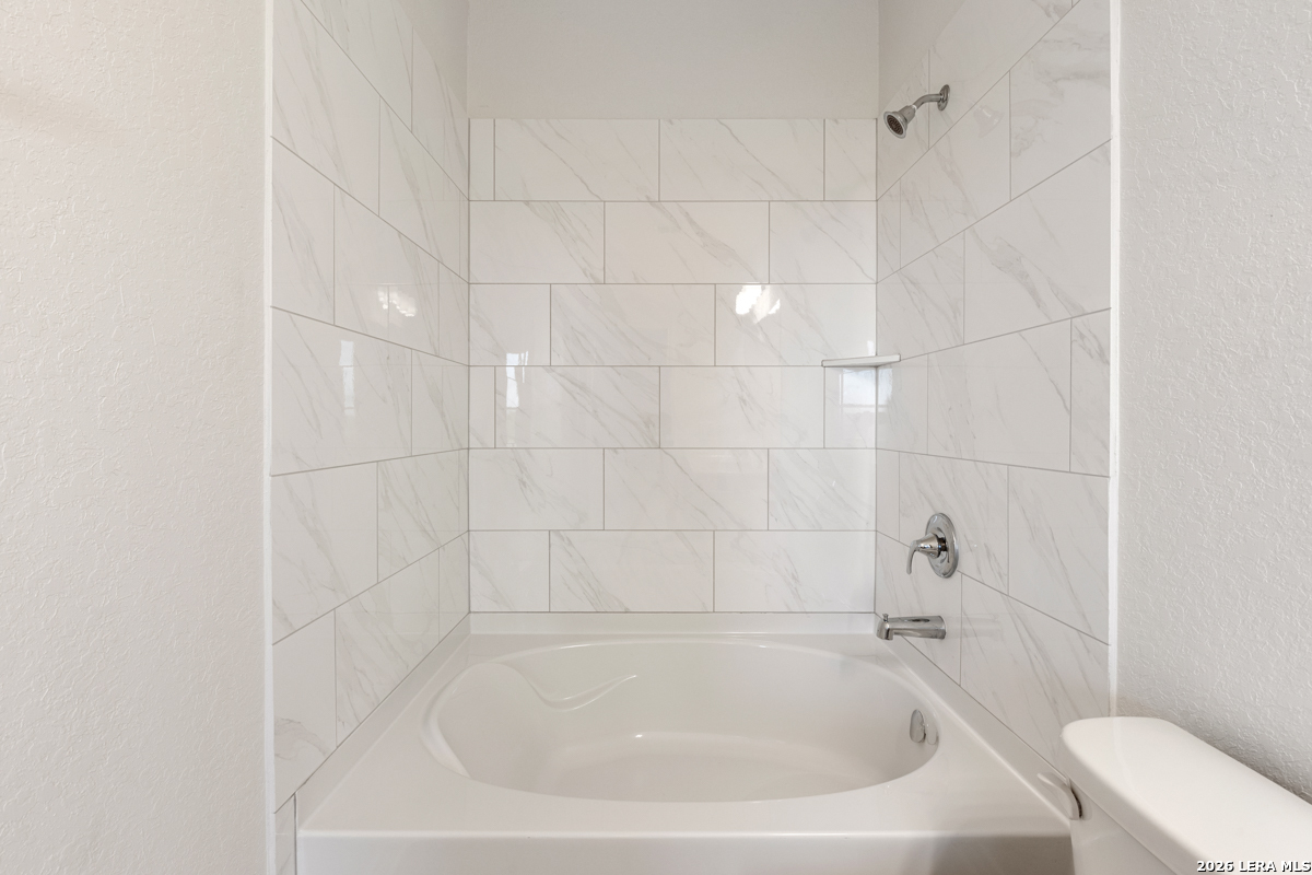 10037 Jagger Avenue Converse TX 78109