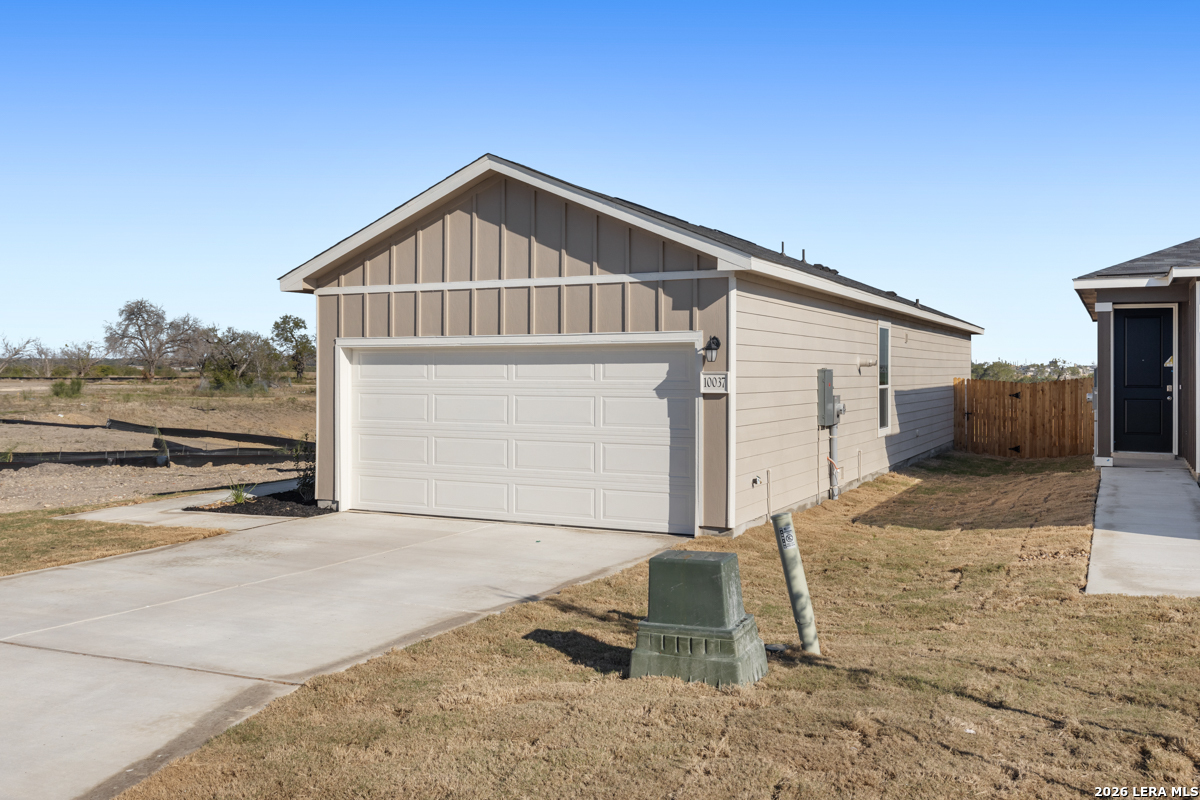 10037 Jagger Avenue Converse TX 78109
