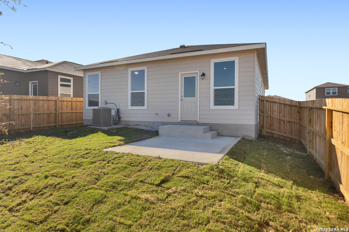 10037 Jagger Avenue Converse TX 78109