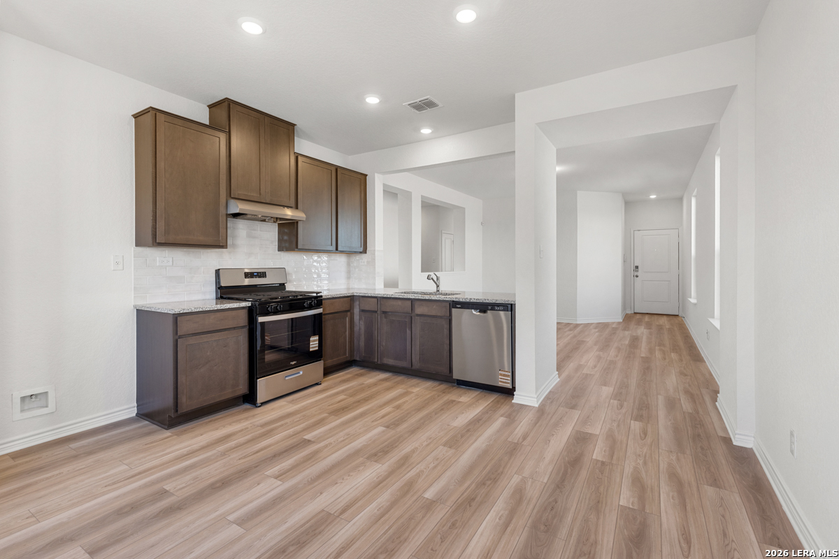10037 Jagger Avenue Converse TX 78109