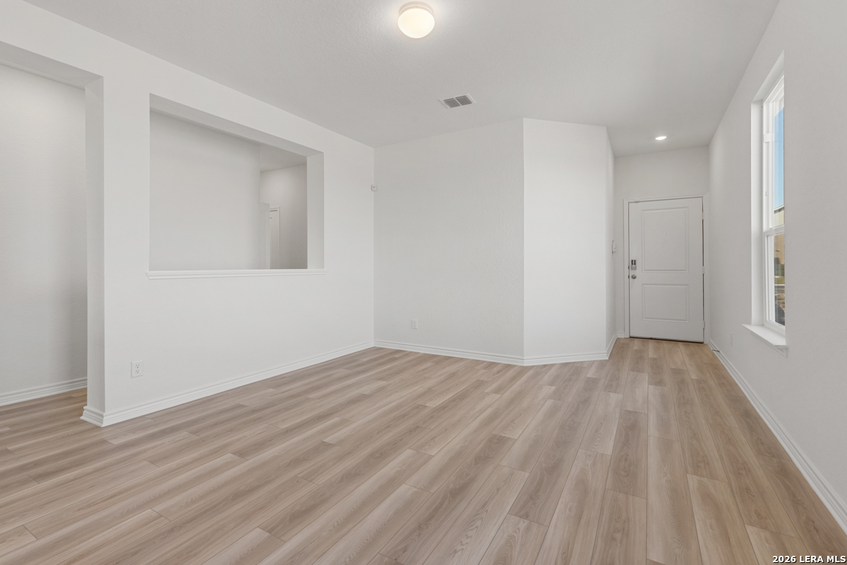 10037 Jagger Avenue Converse TX 78109